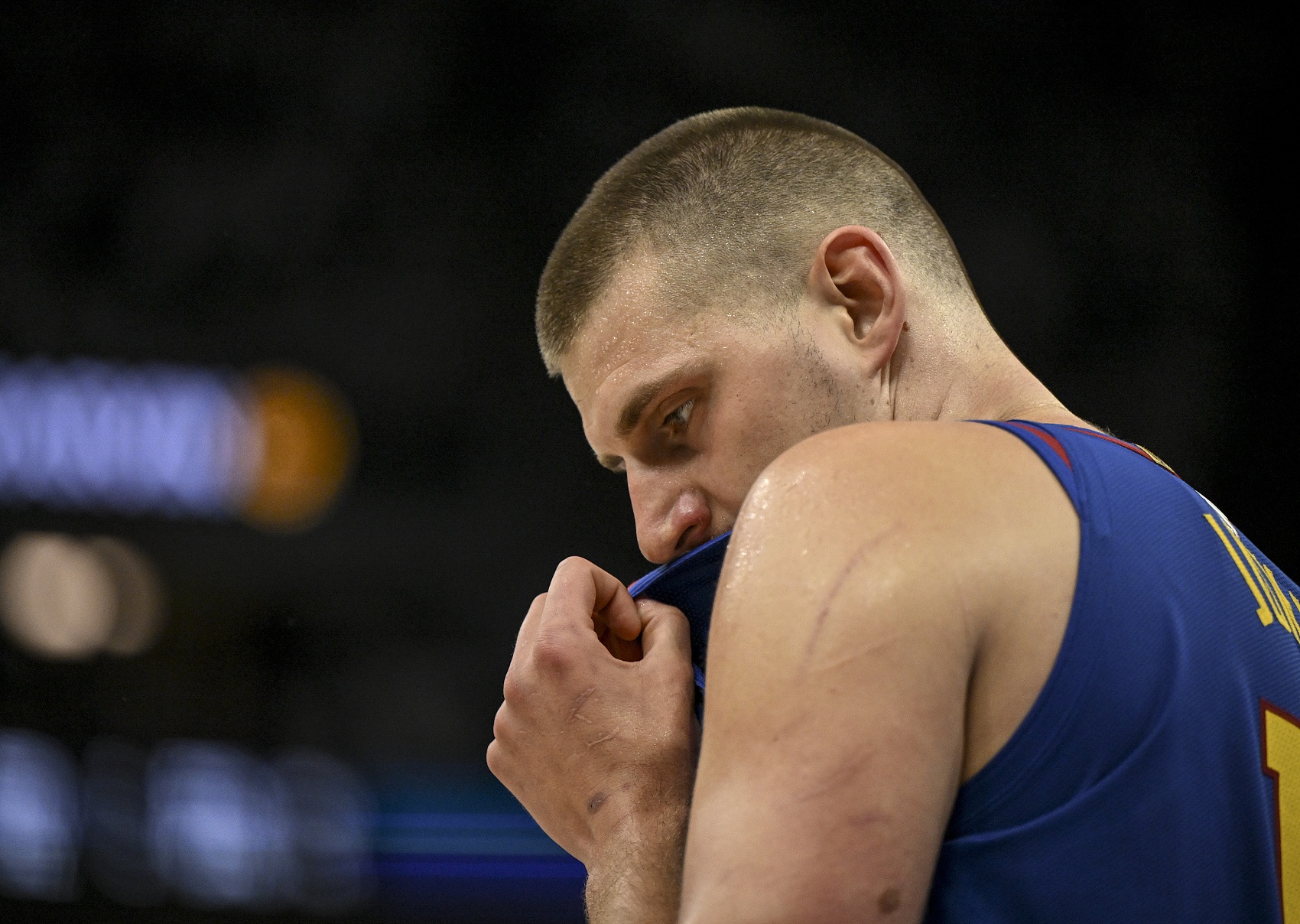 约基奇单场砍至少37分18板15助 NBA历史首人！！